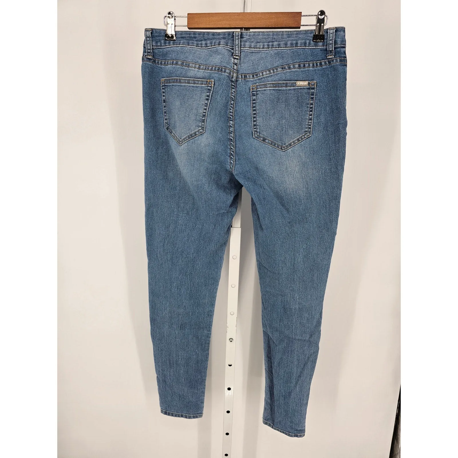 Jennifer Lopez Womens Sz 10 Skinny Blue Jeans Distressed Pearl Bead Accents