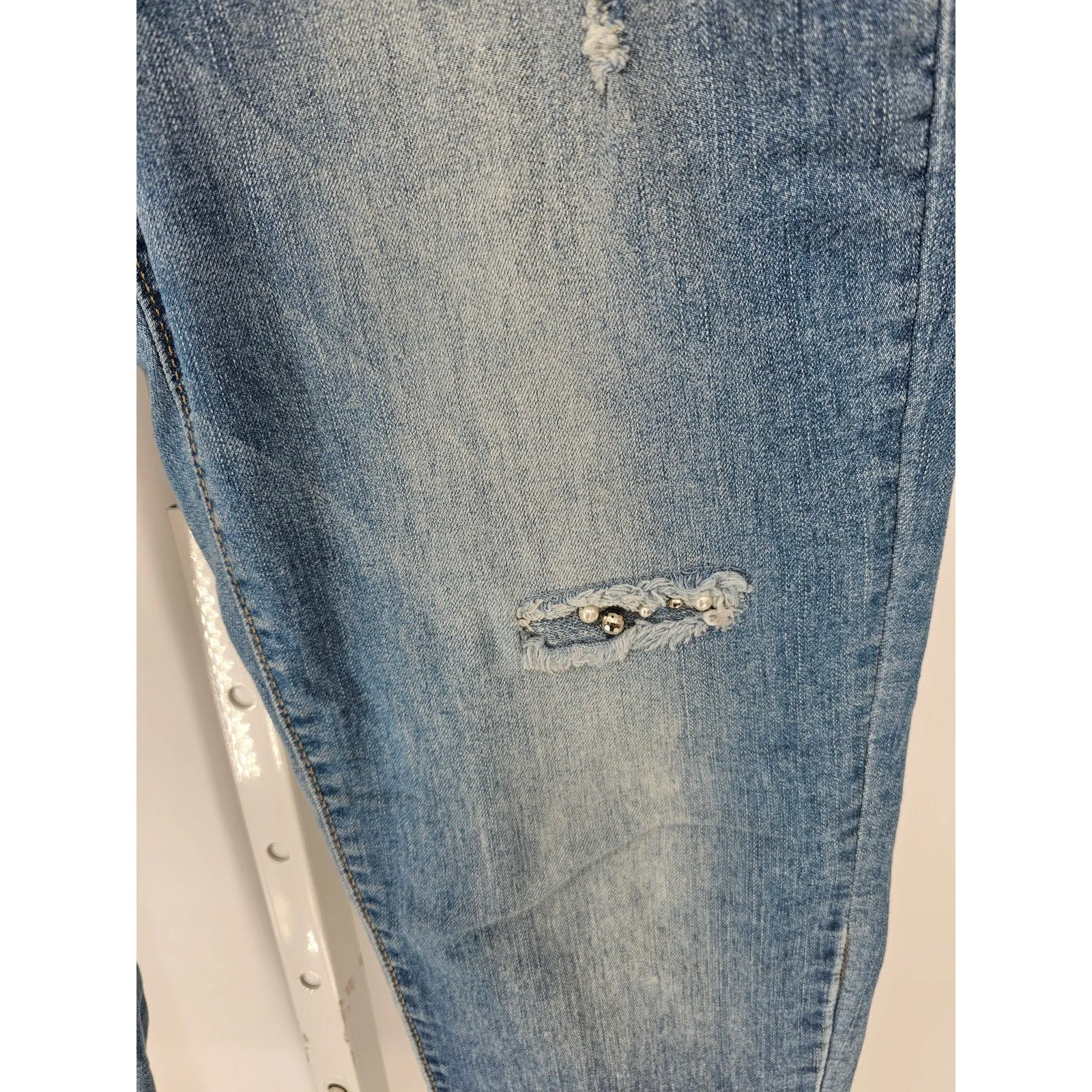 Jennifer Lopez Womens Sz 10 Skinny Blue Jeans Distressed Pearl Bead Accents